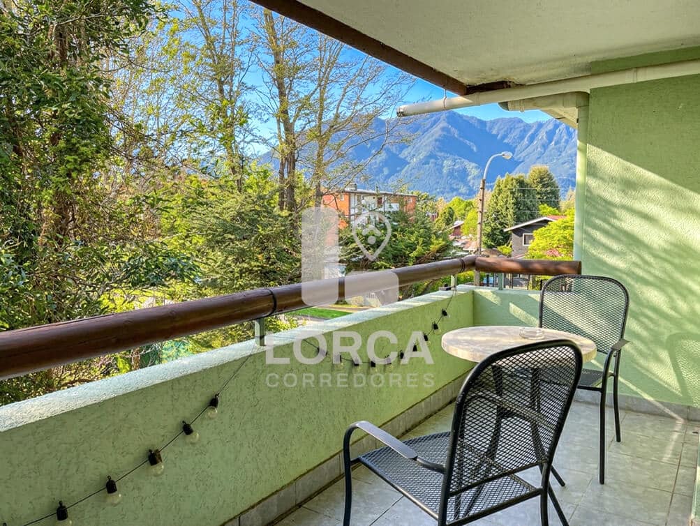 Departamento en Venta Edificio Rukamahuida, Centro de Pucón | 3 Dormitorios, 2 Baños, 65 m² Útiles, Piso 3, Terraza con Vista a las Montañas, con Estacionamiento y Bodega, Edificio con Piscina, UF 5.600
