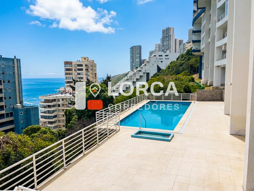 Departamento en Venta Sector Las Perlas, Reñaca, Viña del Mar | 2 Dormitorios, 1 Baño, 70 m² Totales con Terraza de 6 m², Piso 5, Vista al Mar hacia Cochoa, con Estacionamiento, Edificio con Piscina Temperada, Gimnasio y Quincho, UF 3.500