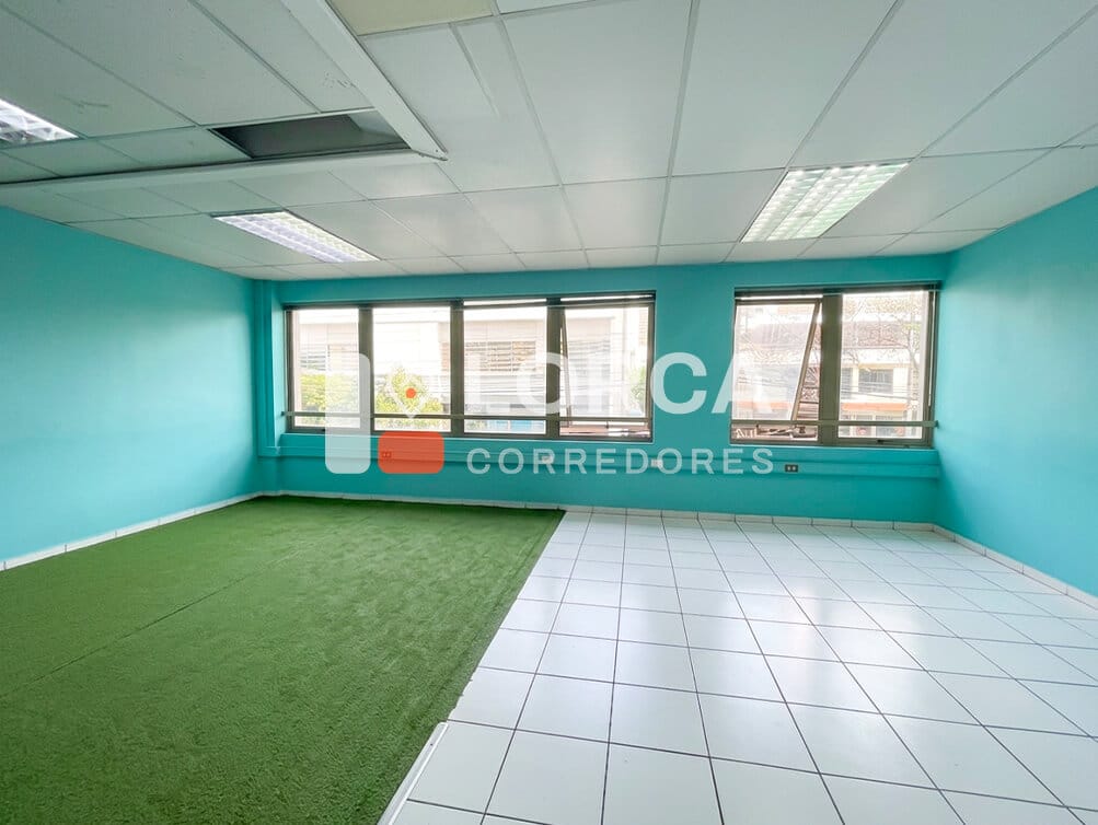 2 Oficinas en Venta Calle Arlegui, Centro de Viña del Mar | 198 m², 8 Privados, Sala de Recepción, 3 Baños, 2 Estacionamientos, Edificio con Ascensores y Conserjería 24 Horas, UF 9.995