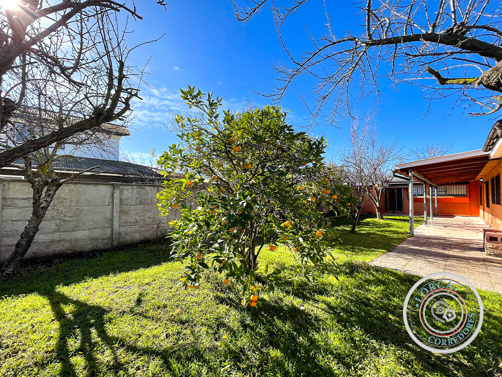 Casa en Venta Sector Teniente Serrano, Los Pinos, Quilpué | 3 Dormitorios (2 en Suite), 3 Baños, 118 m² Construidos sobre 500 m² de Terreno, 4 Estacionamientos, Gran Patio con Quincho y Riego Automático, UF 4.139