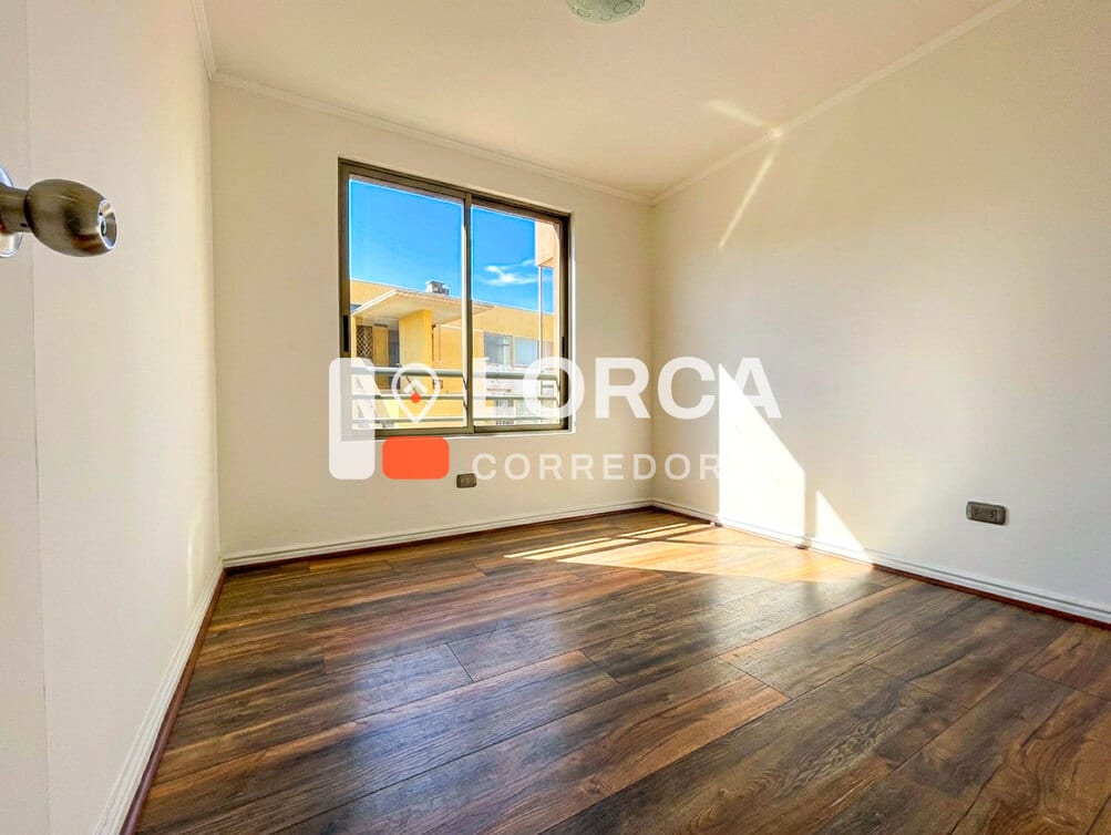 Departamento en Venta Edificio Plaza Recreo, Sector Recreo, Viña del Mar | 3 Dormitorios, 2 Baños, 82 m² Totales con Terraza de 8 m², Piso 5, con Estacionamiento y Bodega, Edificio con Gimnasio y Quincho, UF 4.200