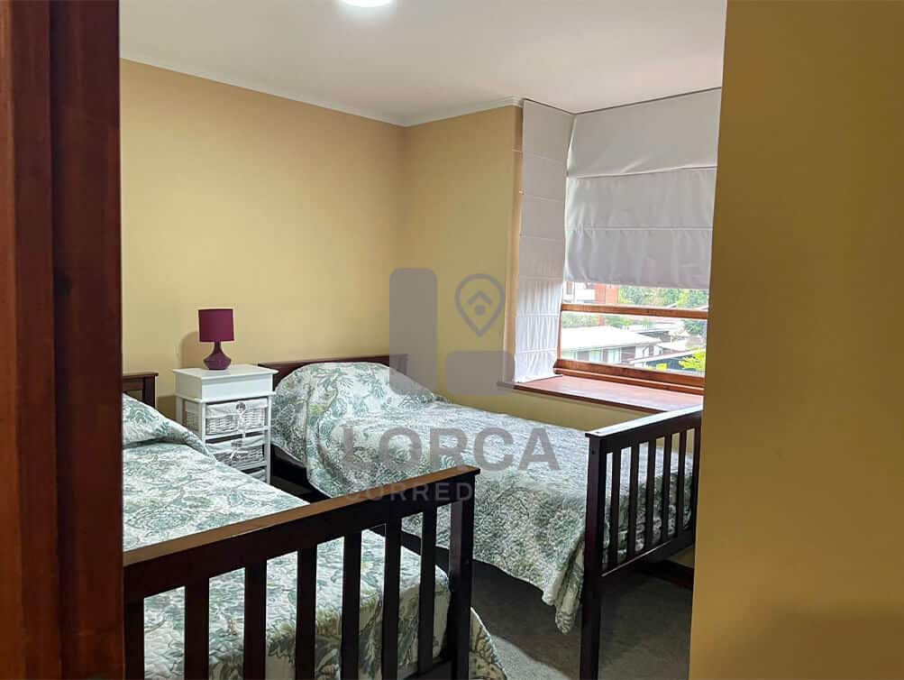 Departamento en Venta Edificio Rukamahuida, Centro de Pucón | 3 Dormitorios, 2 Baños, 65 m² Útiles, Piso 3, Terraza con Vista a las Montañas, con Estacionamiento y Bodega, Edificio con Piscina, UF 5.600