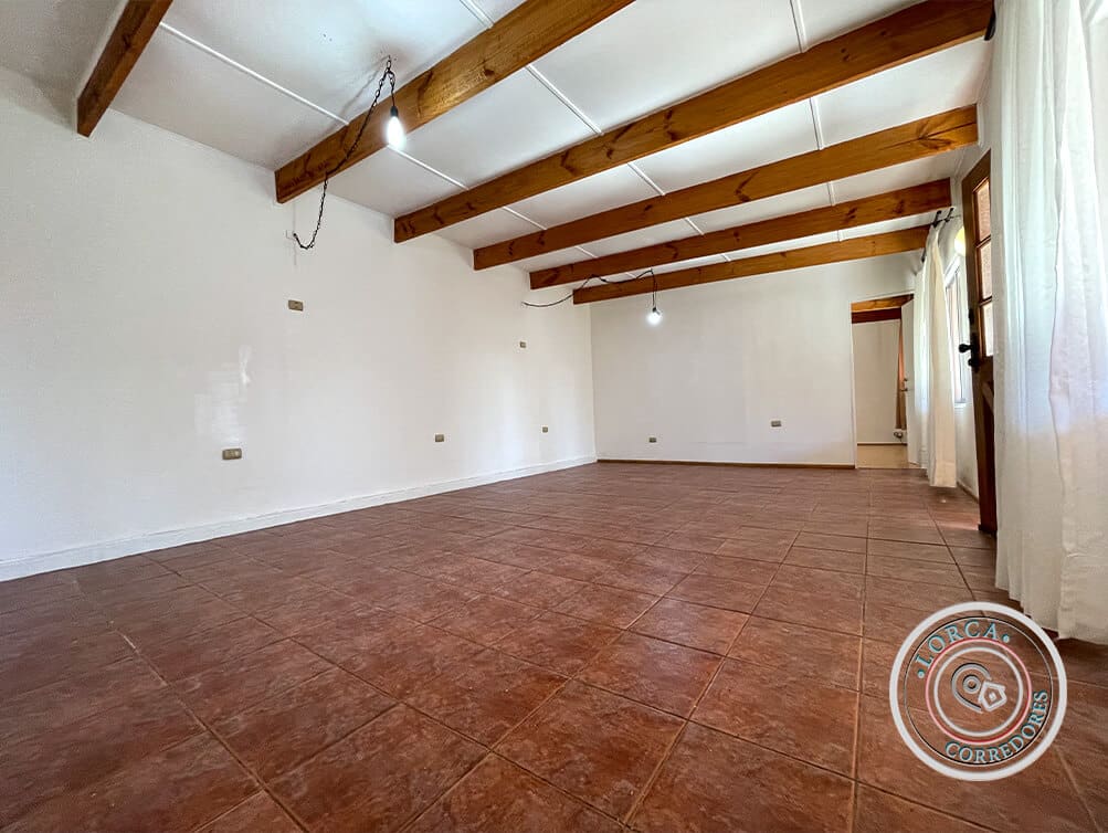 Casa en Venta Sector Teniente Serrano, Los Pinos, Quilpué | 3 Dormitorios (2 en Suite), 3 Baños, 118 m² Construidos sobre 500 m² de Terreno, 4 Estacionamientos, Gran Patio con Quincho y Riego Automático, UF 4.139