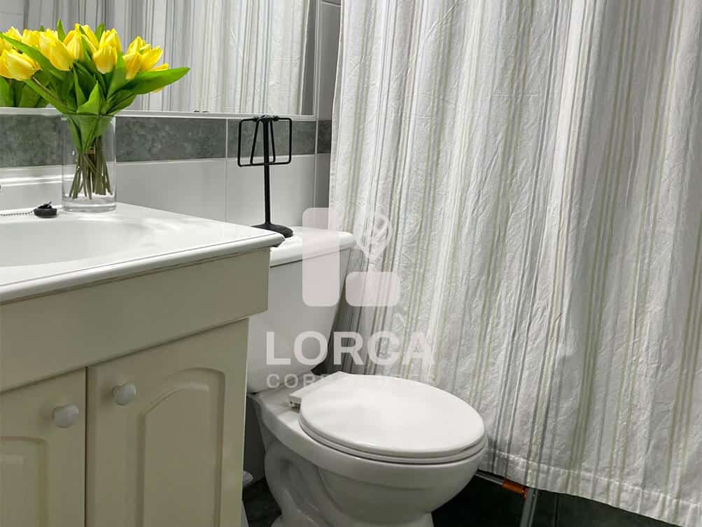 Departamento en Venta Edificio Rukamahuida, Centro de Pucón | 3 Dormitorios, 2 Baños, 65 m² Útiles, Piso 3, Terraza con Vista a las Montañas, con Estacionamiento y Bodega, Edificio con Piscina, UF 5.600