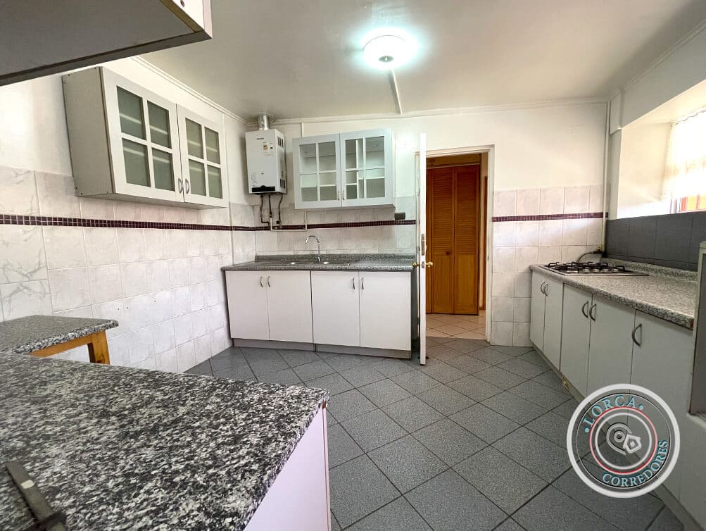 Casa en Venta Sector Teniente Serrano, Los Pinos, Quilpué | 3 Dormitorios (2 en Suite), 3 Baños, 118 m² Construidos sobre 500 m² de Terreno, 4 Estacionamientos, Gran Patio con Quincho y Riego Automático, UF 4.139