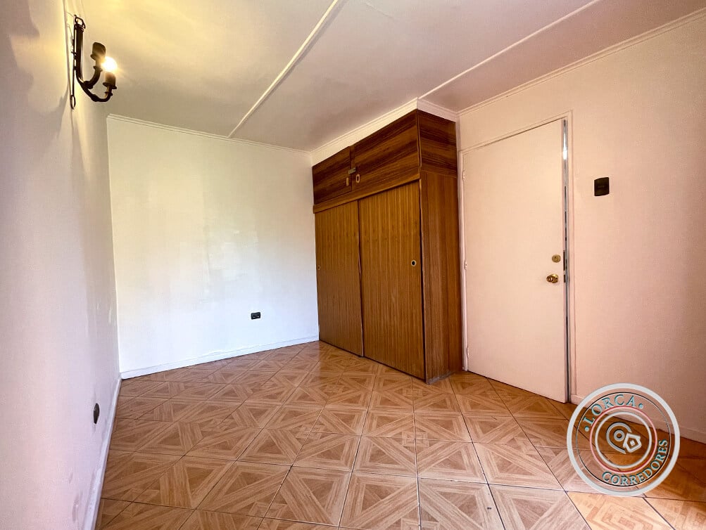 Casa en Venta Sector Teniente Serrano, Los Pinos, Quilpué | 3 Dormitorios (2 en Suite), 3 Baños, 118 m² Construidos sobre 500 m² de Terreno, 4 Estacionamientos, Gran Patio con Quincho y Riego Automático, UF 4.139