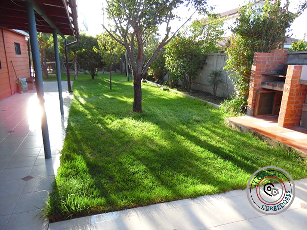 Casa en Venta Sector Teniente Serrano, Los Pinos, Quilpué | 3 Dormitorios (2 en Suite), 3 Baños, 118 m² Construidos sobre 500 m² de Terreno, 4 Estacionamientos, Gran Patio con Quincho y Riego Automático, UF 4.139