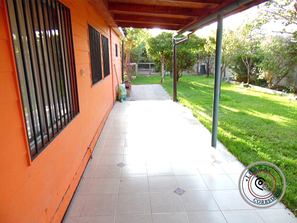 Casa en Venta Sector Teniente Serrano, Los Pinos, Quilpué | 3 Dormitorios (2 en Suite), 3 Baños, 118 m² Construidos sobre 500 m² de Terreno, 4 Estacionamientos, Gran Patio con Quincho y Riego Automático, UF 4.139