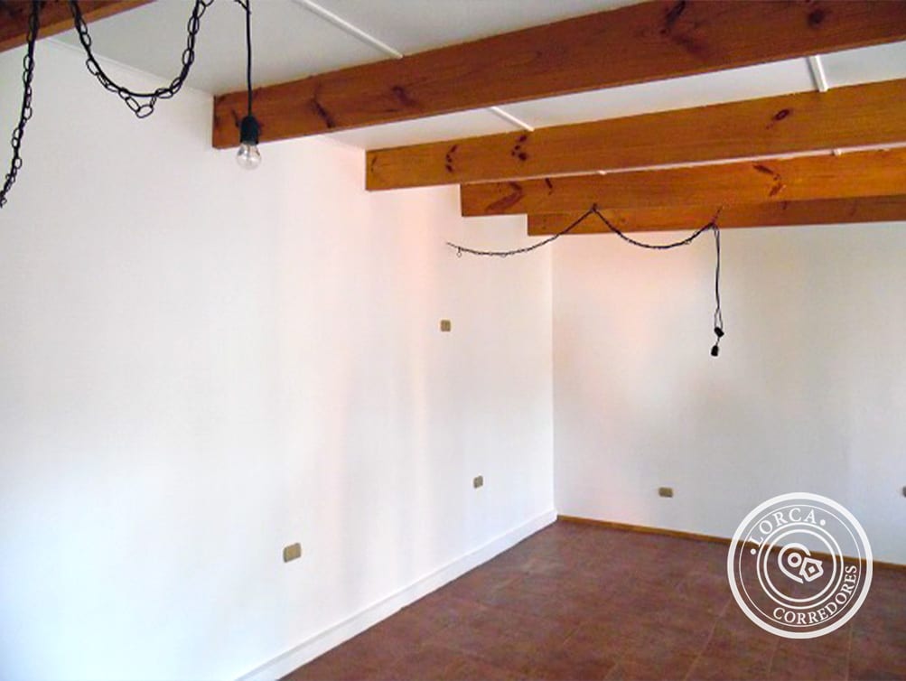 Casa en Venta Sector Teniente Serrano, Los Pinos, Quilpué | 3 Dormitorios (2 en Suite), 3 Baños, 118 m² Construidos sobre 500 m² de Terreno, 4 Estacionamientos, Gran Patio con Quincho y Riego Automático, UF 4.139