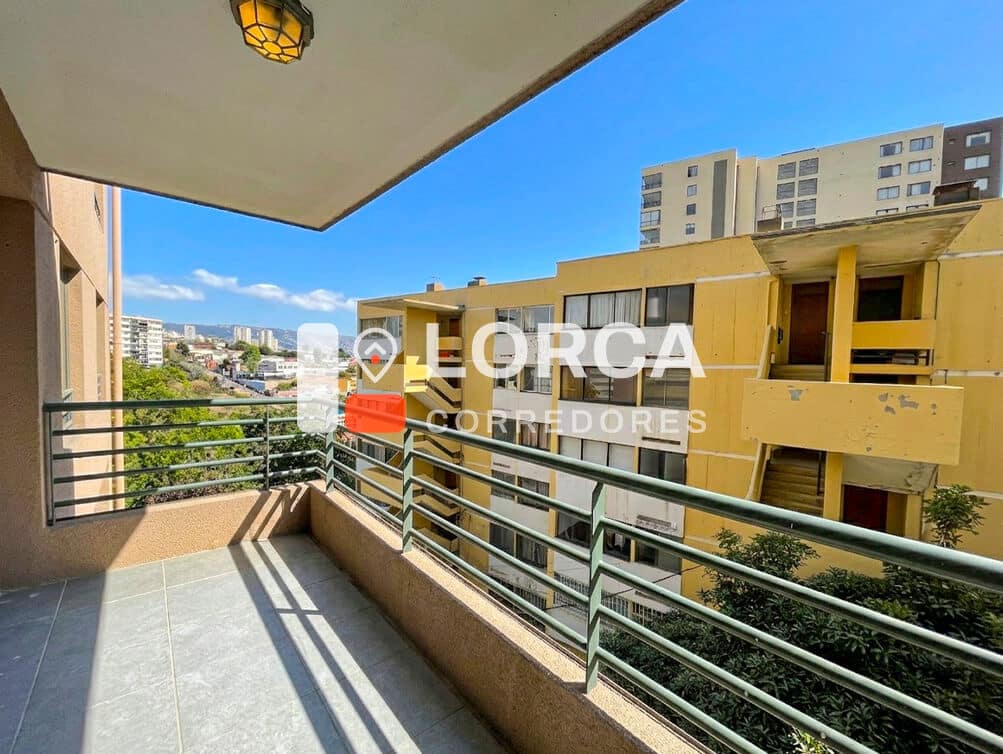 Departamento en Venta Edificio Plaza Recreo, Sector Recreo, Viña del Mar | 3 Dormitorios, 2 Baños, 82 m² Totales con Terraza de 8 m², Piso 5, con Estacionamiento y Bodega, Edificio con Gimnasio y Quincho, UF 4.200